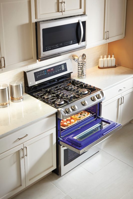 LG Best Buy Double oven for the holidays. Full story at www.cookwith5kids.com
