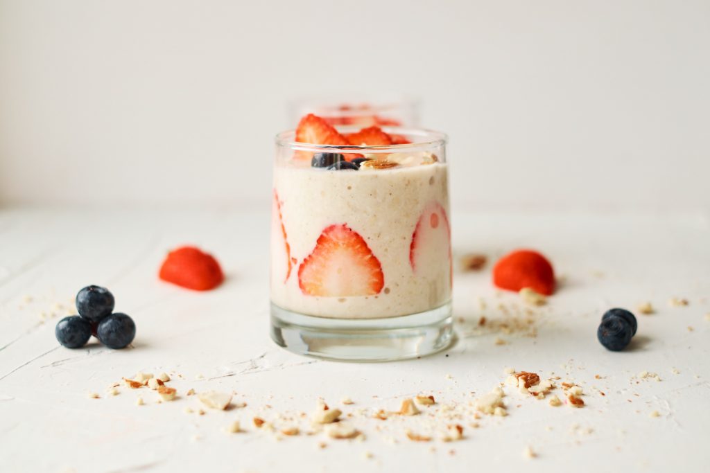very easy overnight oats with berries
